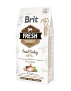 Brit Fresh Fit & Slim Adult S-XL Curcan cu Mazăre hrană uscată conținut redus cereale câini managemetul greutății 2.5kg
