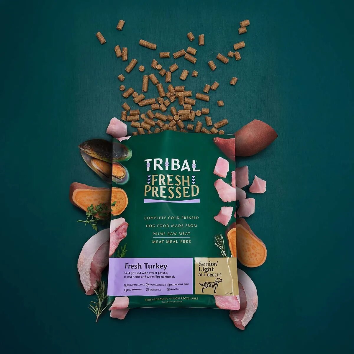 TRIBAL Fresh Pressed Senior & Light All Breeds XS-XL Curcan hrană uscată fără cereale câini senior obezitate presată la rece 2.5kg