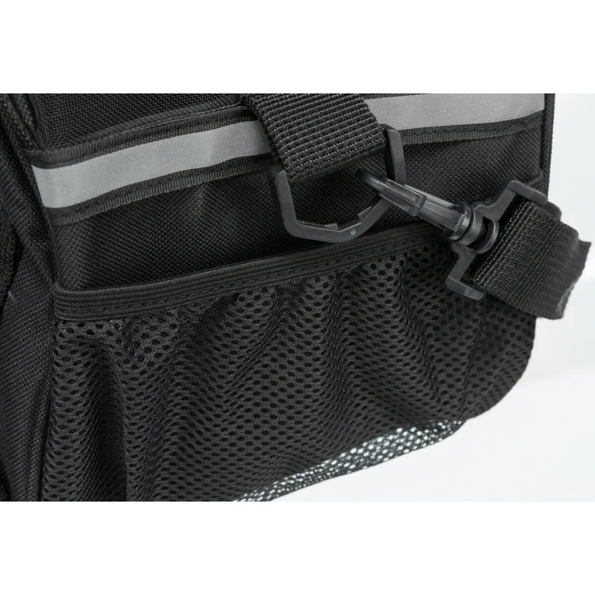 Trixie Madison geantă transport câini și pisici poliester deschidere laterală cu curea de umăr cu buzunare Madison geantă transport câini și pisici XS(max. 5kg) poliester deschidere laterală cu curea de umăr cu buzunare negru 19 x 28