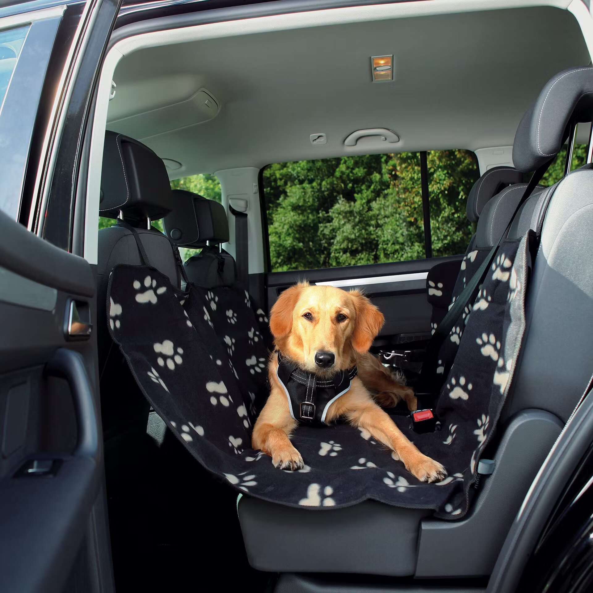 Trixie Patura Protectie Auto Fleece 1.40x1.45 m Negru cu Labute 13234 (R)